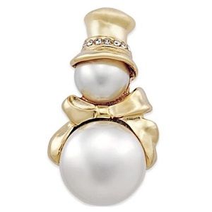 NWT Macy’s Holiday Lane Pearl Snowman Pin